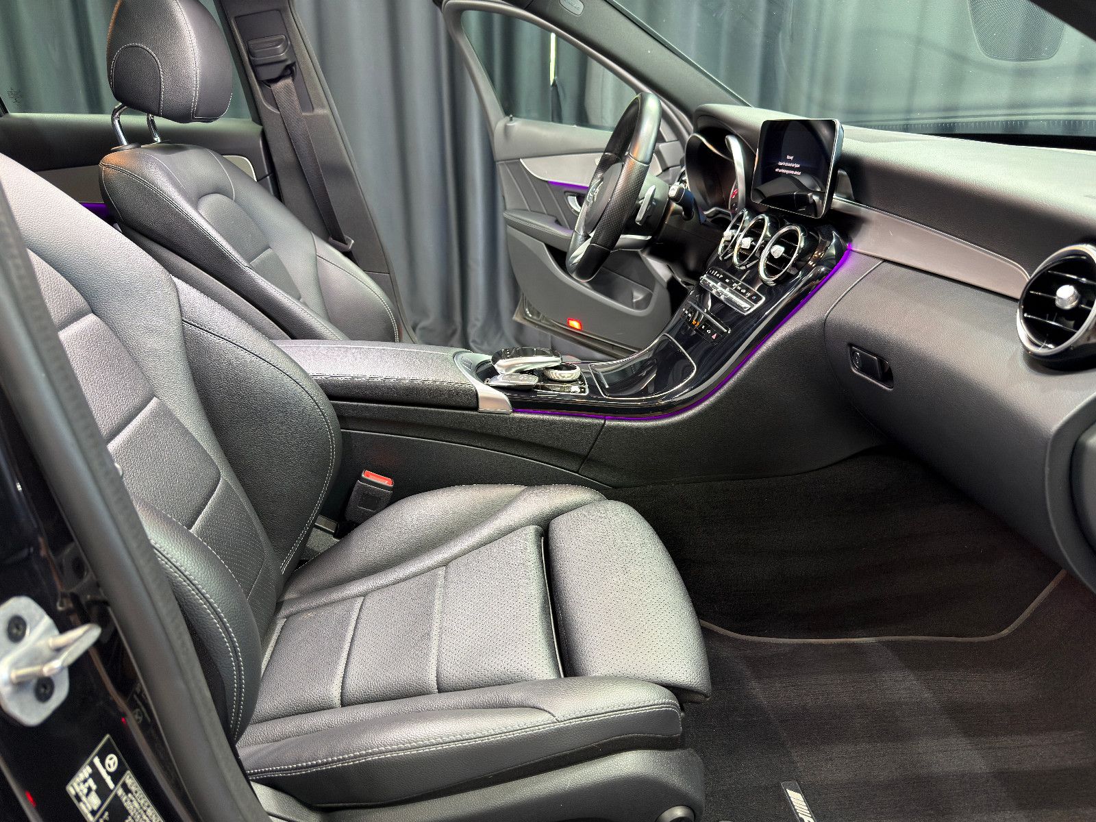 Fahrzeugabbildung Mercedes-Benz C 220d T 4Matic|AMG-LINE|PANORAMA|LED|NAVI|LEDER