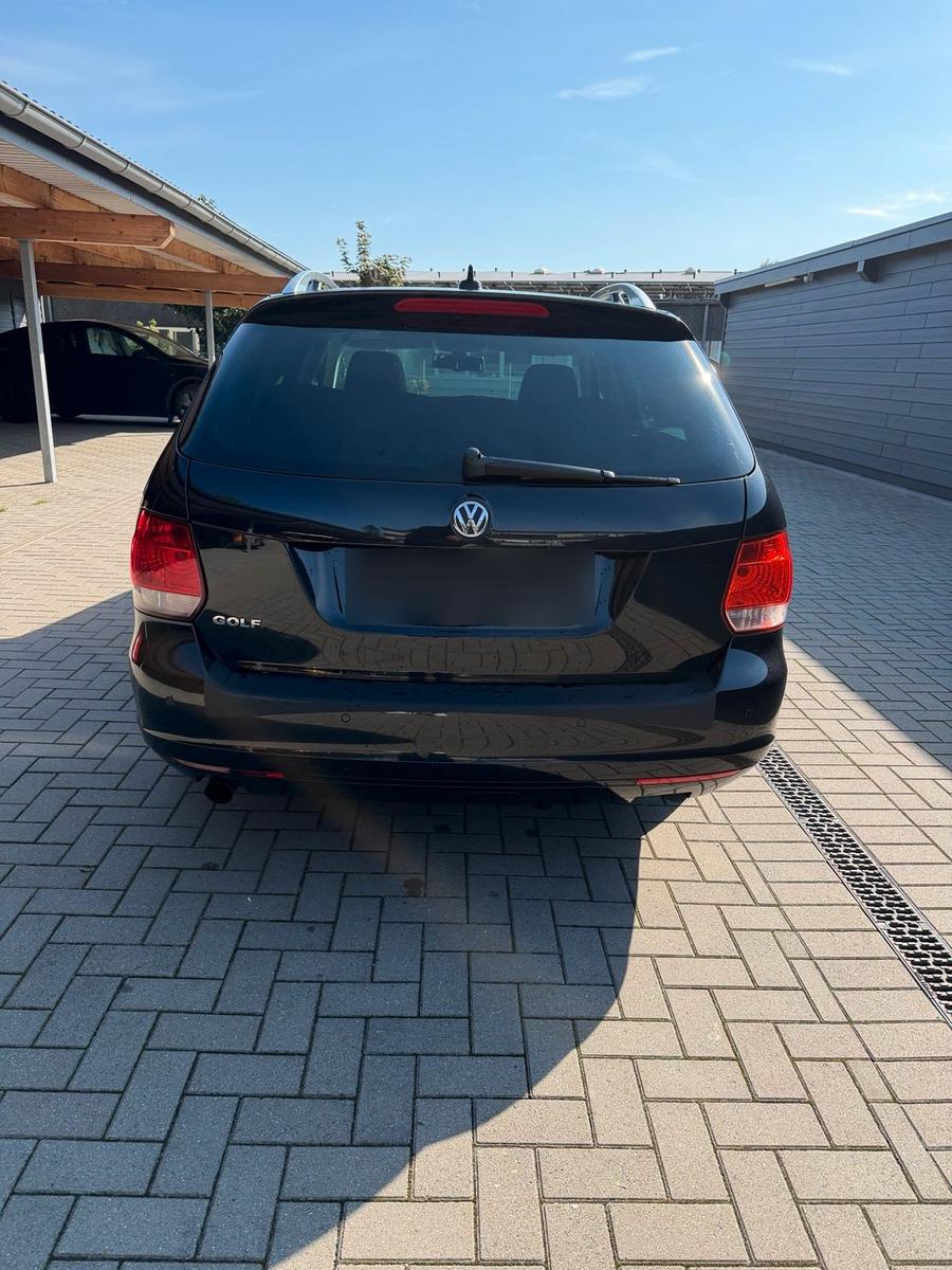 Volkswagen Golf 2013 — rear view