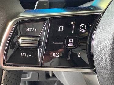 Fahrzeugabbildung Renault Espace 6 Iconic Full Hybrid E-Tech 200 5-Sitzer