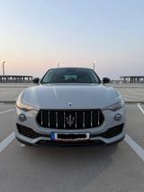 Maserati Levante Diesel V6 Shark Grau /Checkheft gepflegt - Maserati Levante von privat