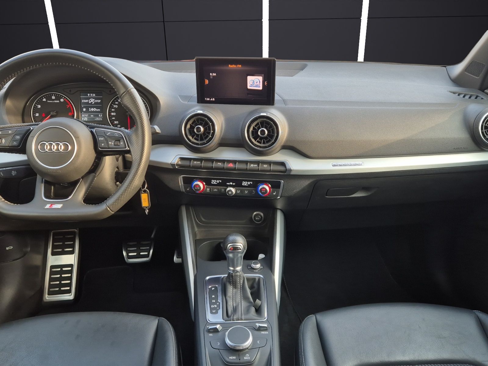 Fahrzeugabbildung Audi Q2 40 TFSI quattro sport S-line LED Navi GRA RFK