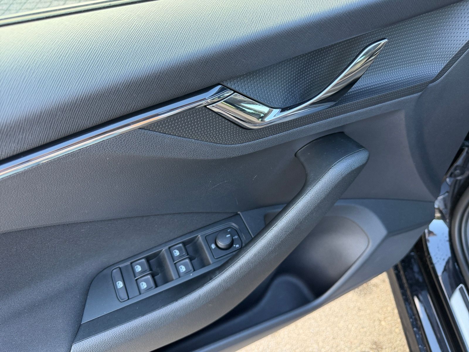 Kamiq Tour Navi CarPlay Sitzheizung PDC Tempomat