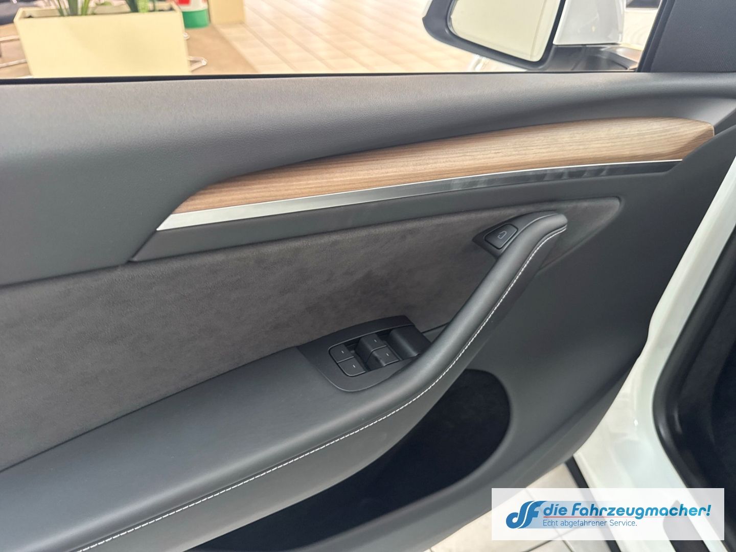 Fahrzeugabbildung Tesla Model Y RWD Panorama Navi Soundsystem LED ACC WL