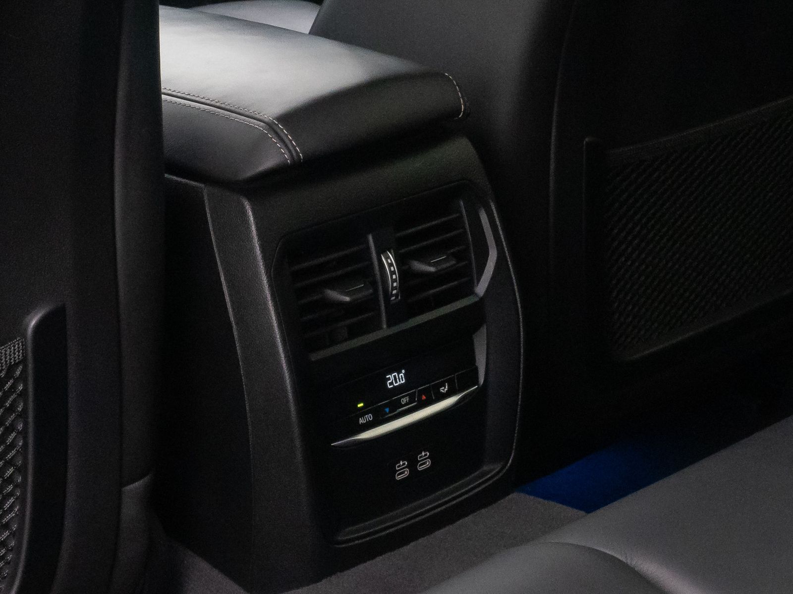 Fahrzeugabbildung BMW 330e xD M Sport Individual Kamera Laser HUD 19"