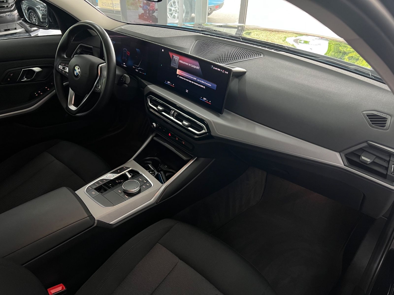 BMW 318d Touring Facelift+Keyless+Hifi+KurvenDISPLAY foto 18