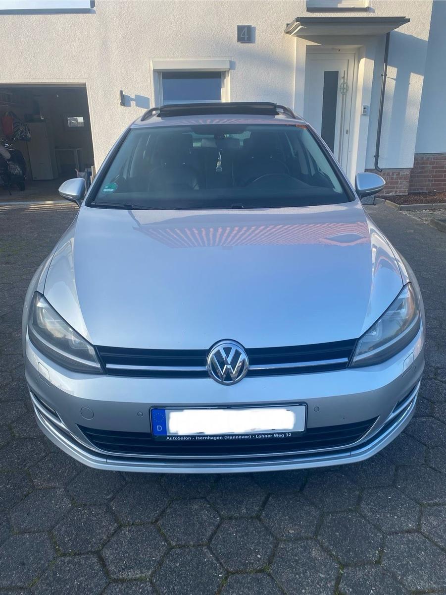 Volkswagen Golf 2013 — салон