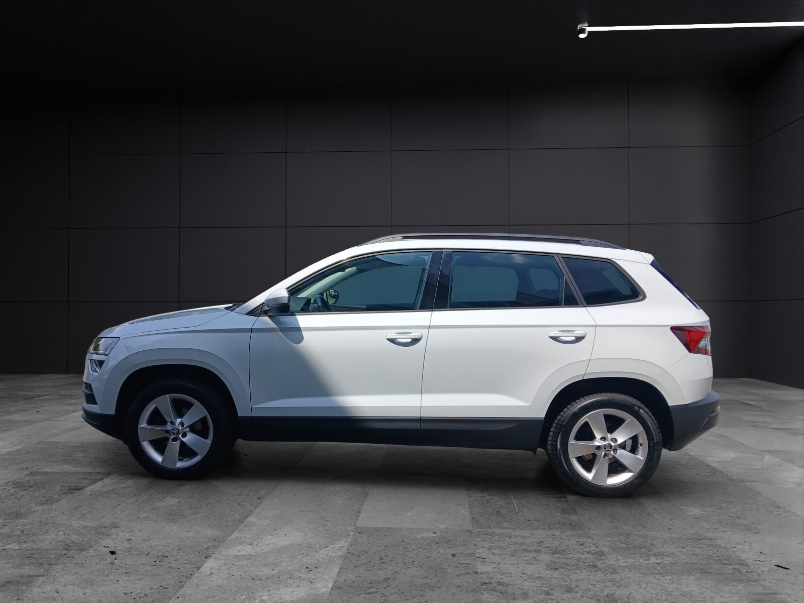 Fahrzeugabbildung SKODA Karoq TSI Ambition  DSG LED Navi GRA PDC SH LM