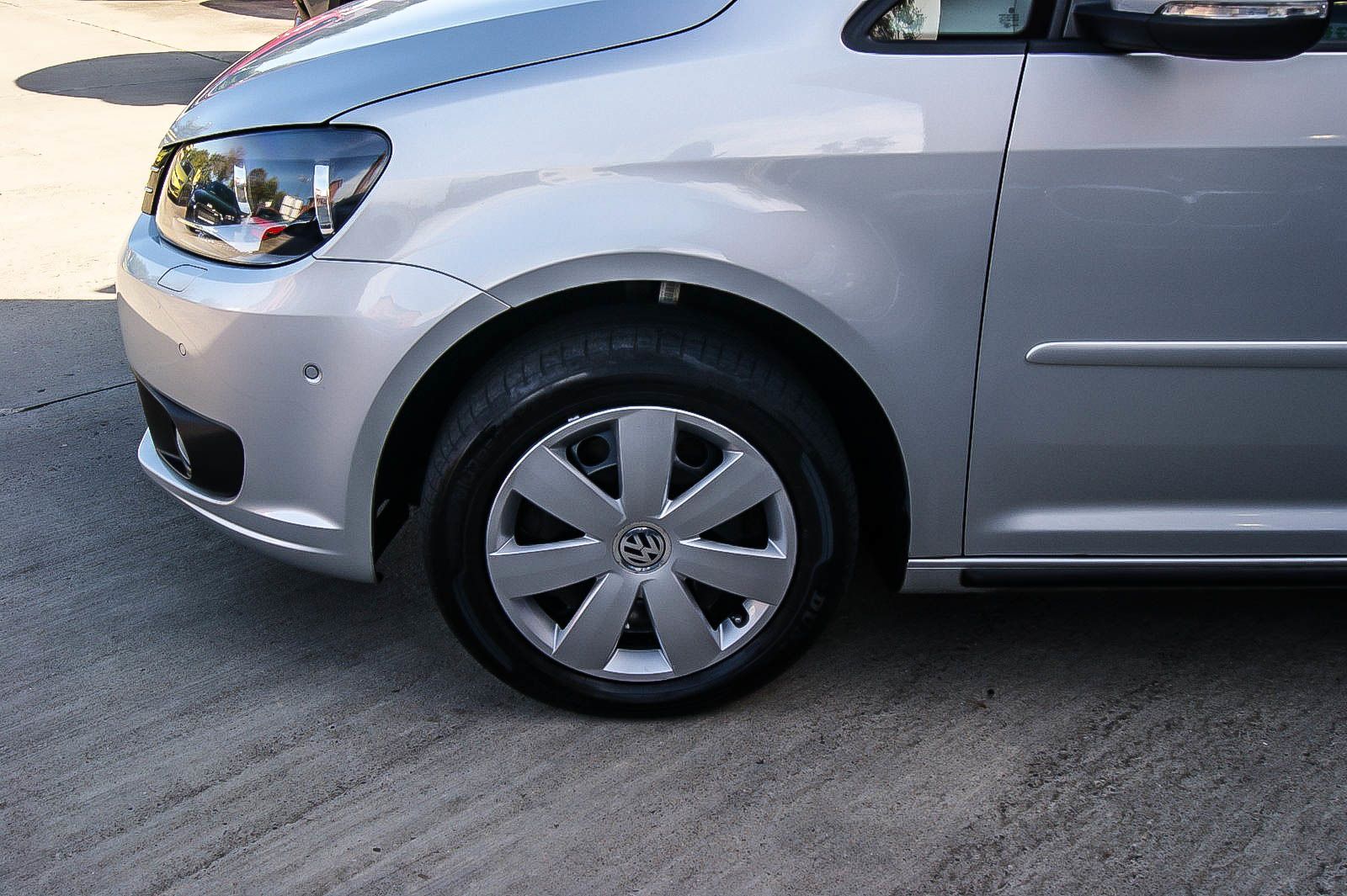 Fahrzeugabbildung Volkswagen Touran 1.4 TSI PARKLENKASSISTENT WINTER 1.HAND