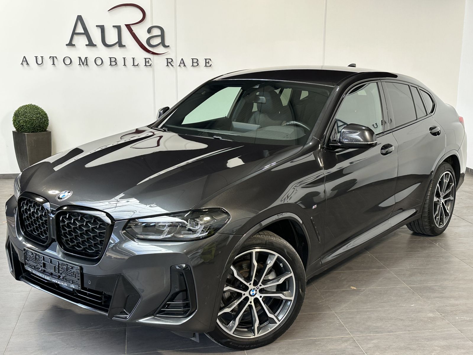 Fahrzeugabbildung BMW X4 xDrive20d M-Sport NAV+LED+AHK+20ZOLL+ACC+HIFI