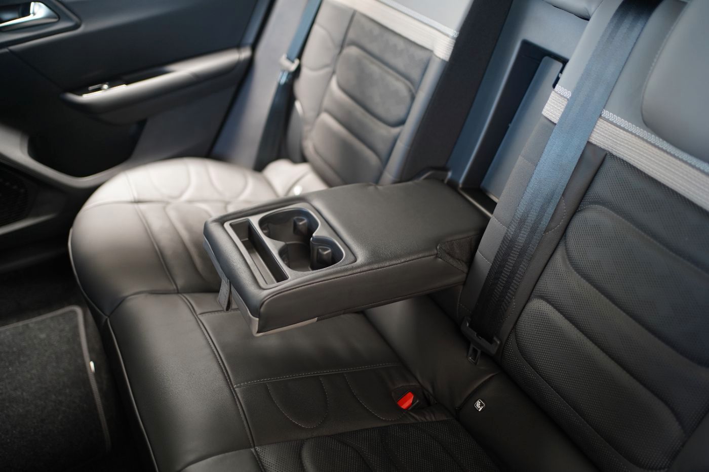 Fahrzeugabbildung Citroën C5 X Hybrid 145 DCS6 Plus Automatik Winter Paket