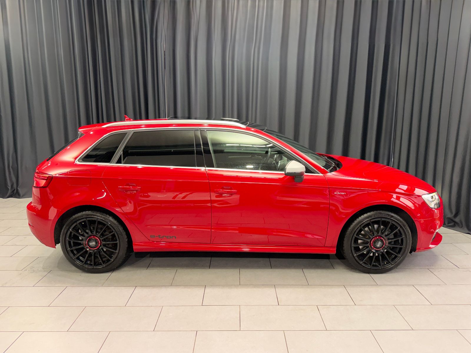 Fahrzeugabbildung Audi A3 Sportback e-tron s-line |AHK|PANO|NAVI