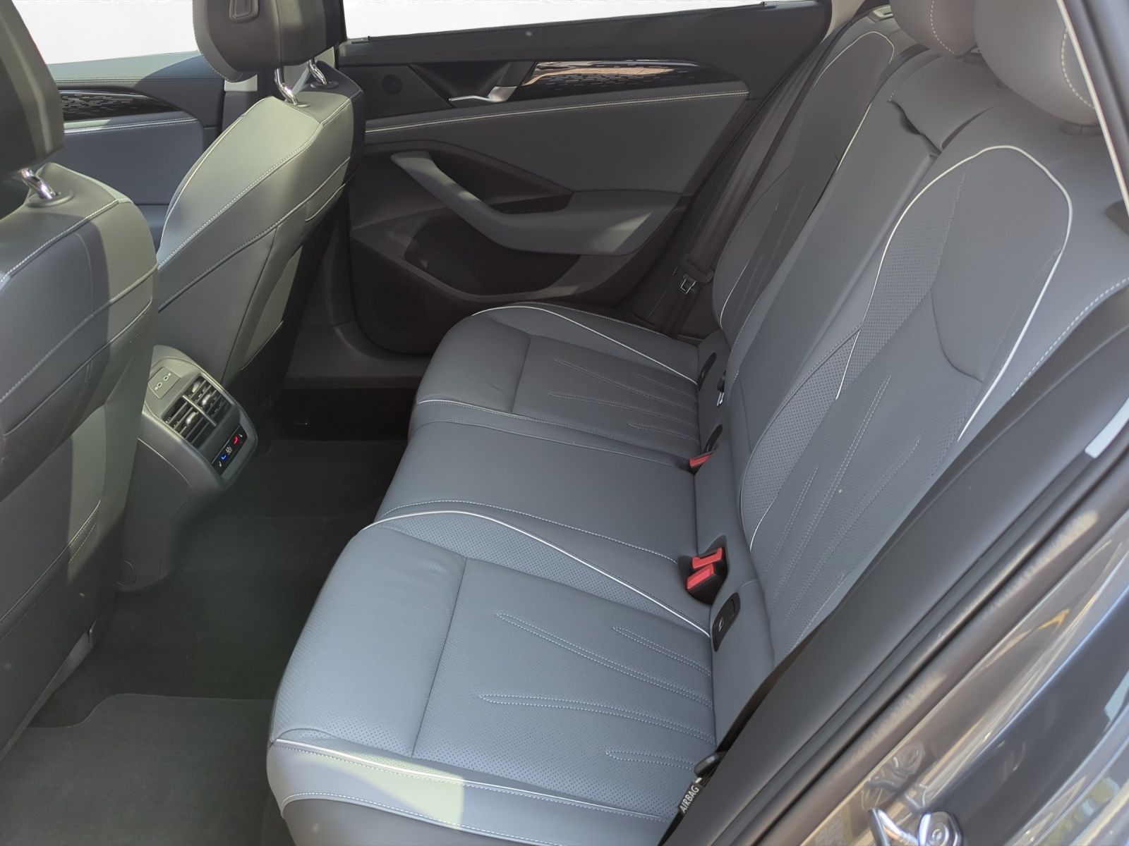 Volkswagen Passat Variant - Bild 4