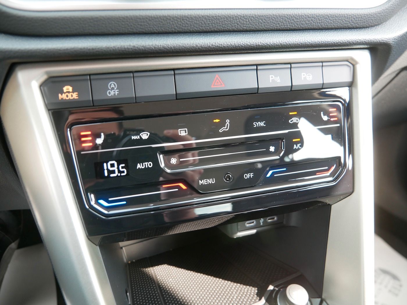 Fahrzeugabbildung Volkswagen T-Roc 1.0 TSI Move NEU35T LED NAVI SHZ ParkAssis