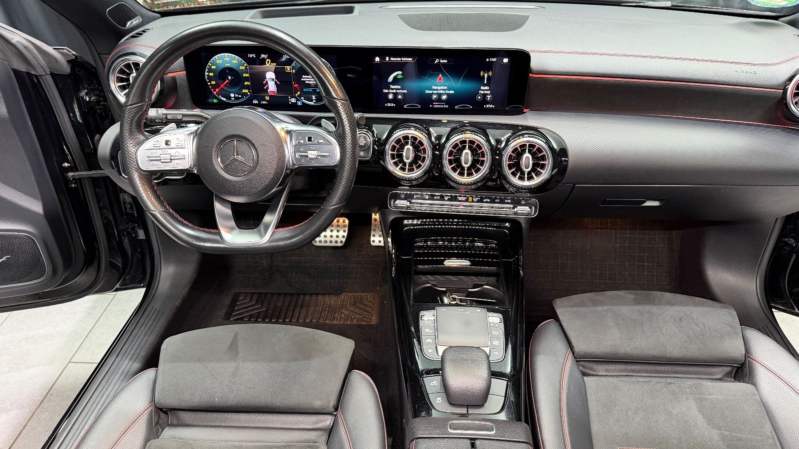 Fahrzeugabbildung Mercedes-Benz CLA 45 AMG Shooting Brake|BURMESTER|HEAD-UP|VOLL