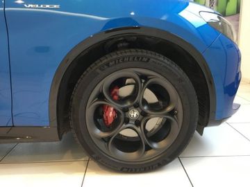 Alfa-Romeo Stelvio - 9