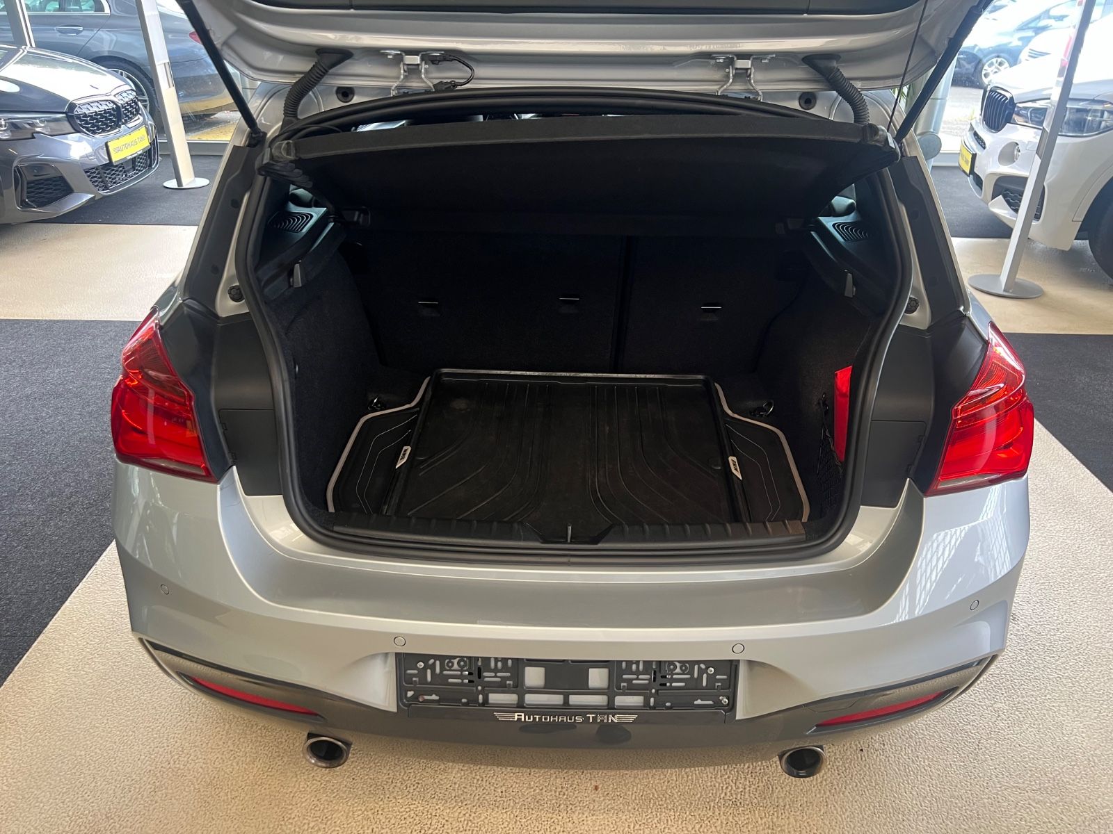 Fahrzeugabbildung BMW M135 i xDrive * SCHIEBEDACH * LEDER *
