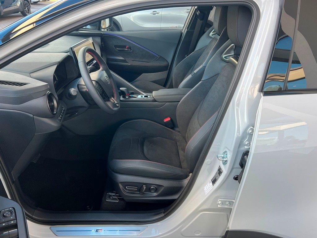 Fahrzeugabbildung Toyota C-HR 2.0 Plug-In Hybrid FWD GR Sport JBL NAVI