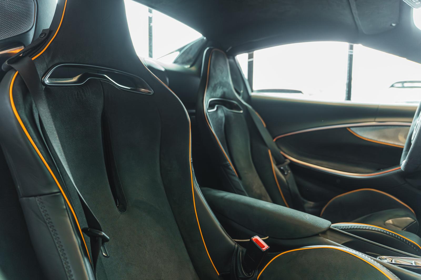 McLaren Artura SPIDER + ALCANTARA + BOWERS & WILKINS