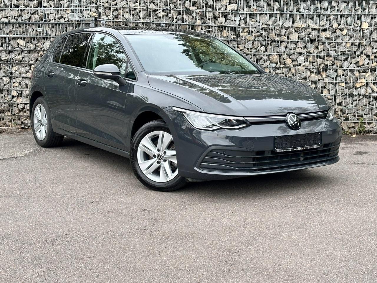 Volkswagen Golf VIII Lim. Life eTSI - Pano / kamera / ACC