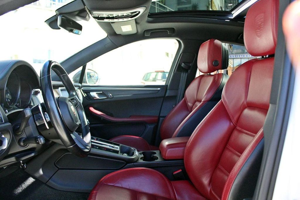 PORSCHE Macan 2023