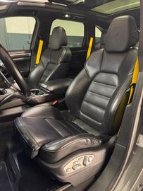 Porsche Cayenne - 8