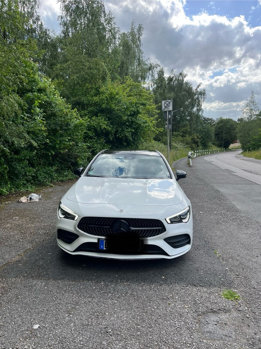 MERCEDES-BENZ CLA 200 Shooting Brake -