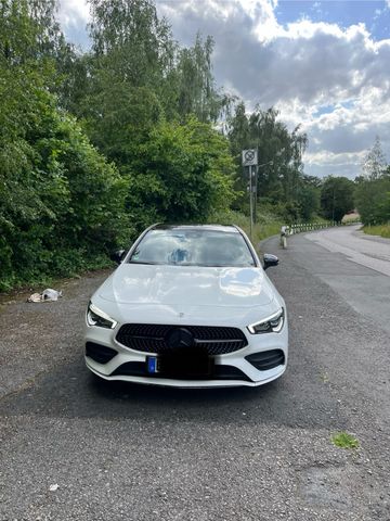 MERCEDES-BENZ CLA 200 Shooting Brake -