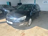 Opel Astra J Sports Tourer Sport - Opel Astra aus 2011: Sports Tourer