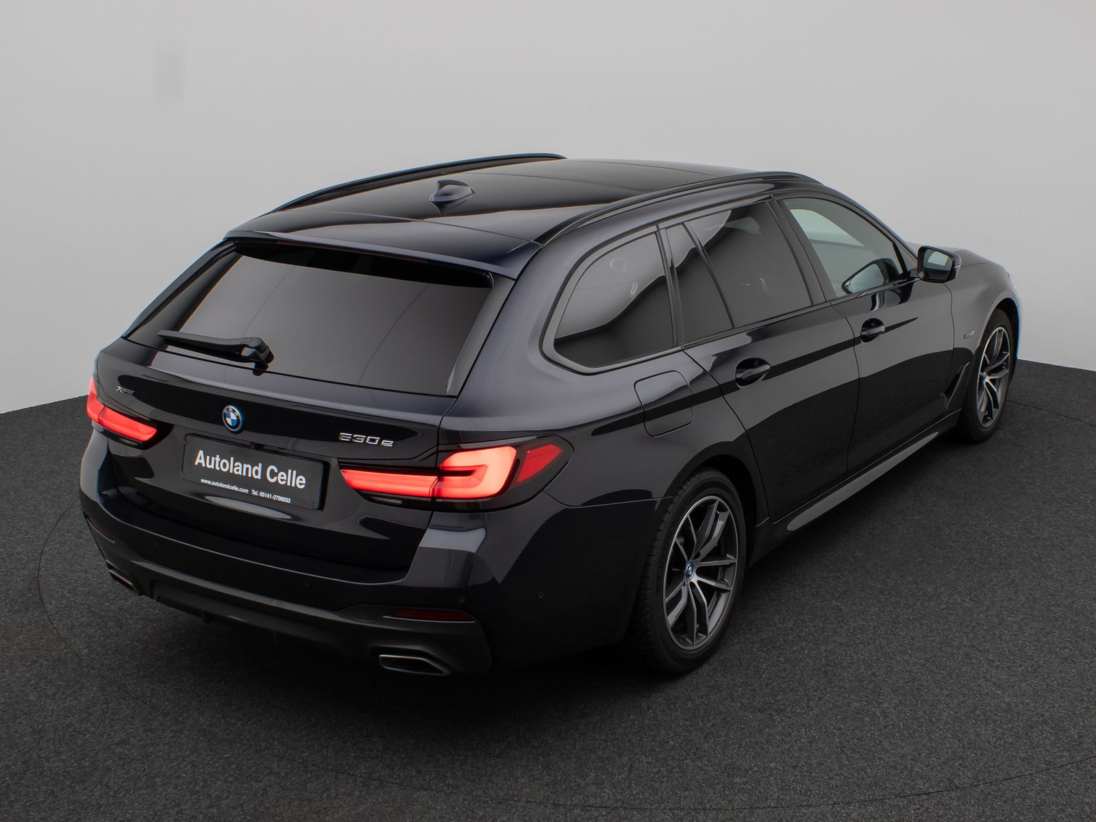 Fahrzeugabbildung BMW 530e xD M Sport Panorama Kamera HUD DAB HiFi