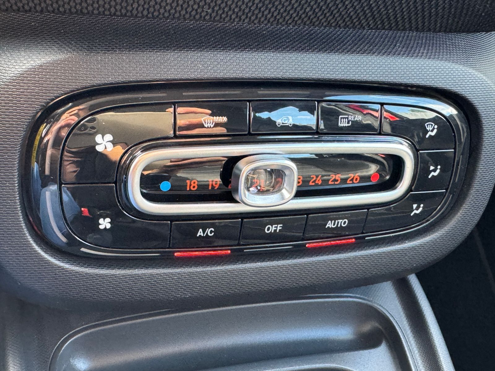 Fahrzeugabbildung Smart ForFour 66KW PRIME EXCLUSIVE PANO NAVI LED VOLL