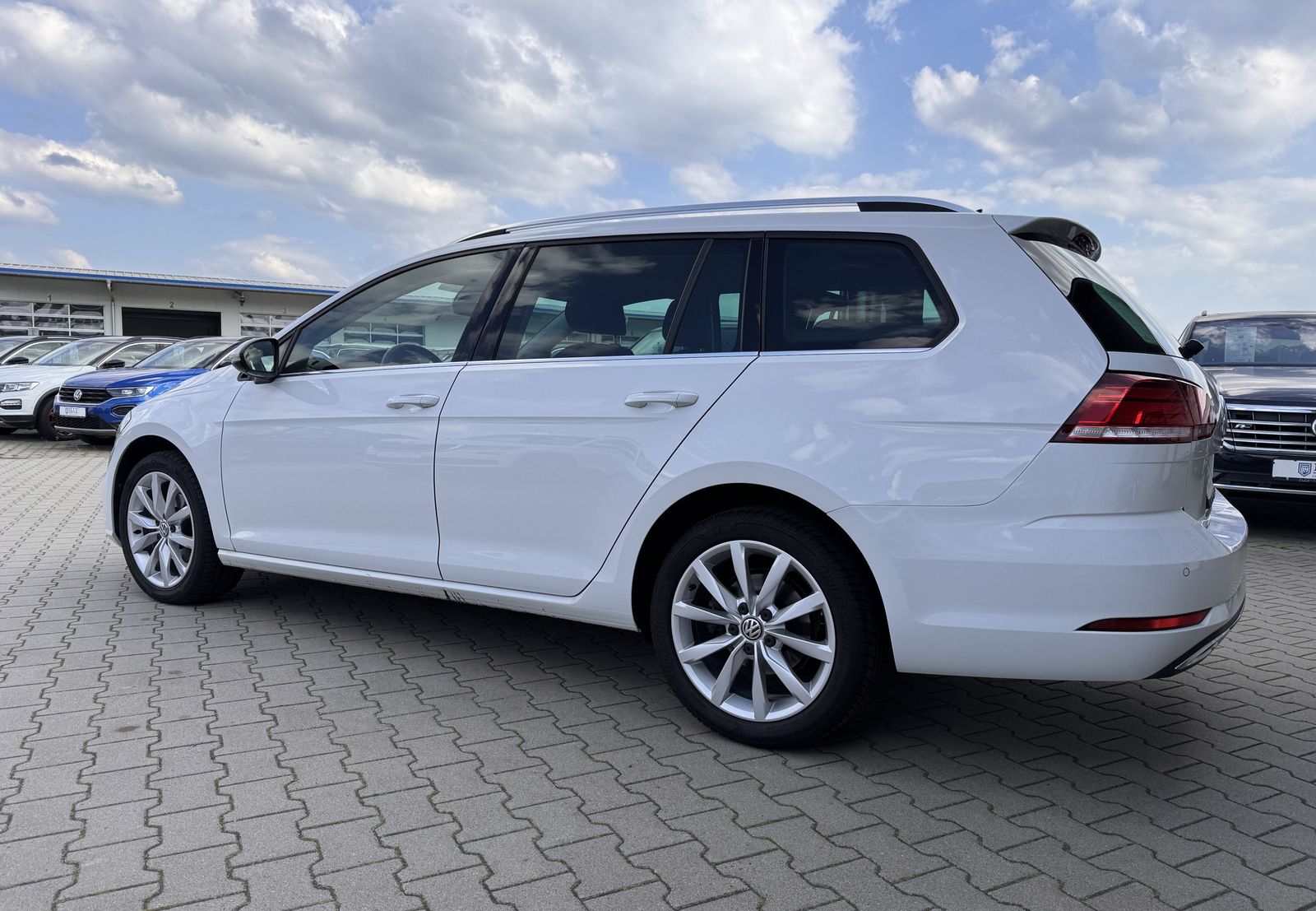 Fahrzeugabbildung Volkswagen Golf 2.0 TDI*Highline*LED*Cam*ACC*Spur*Navi*