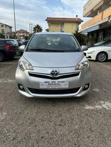 Toyota TOYOTA Verso-S 1.4D MMT Style - graue Toyota Verso-S