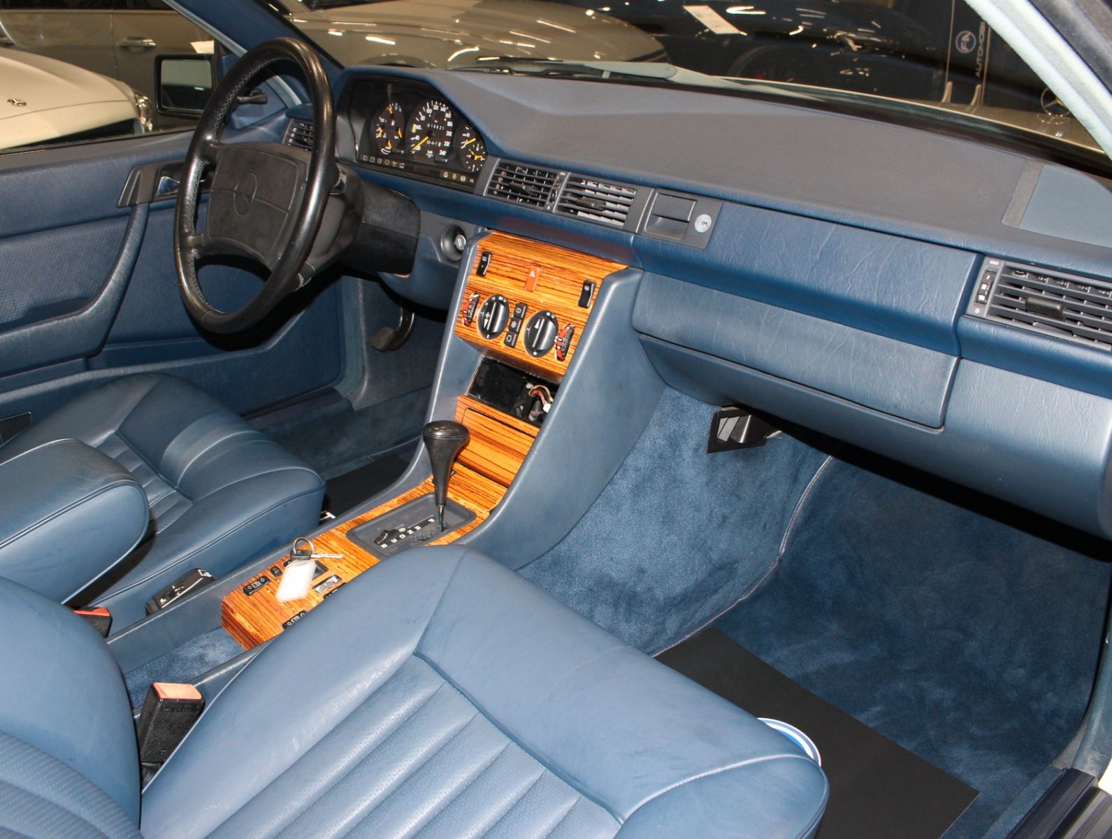 Fahrzeugabbildung Mercedes-Benz 300 CE Coupe Dt.Fzg.+19Tkm+Original Zustand