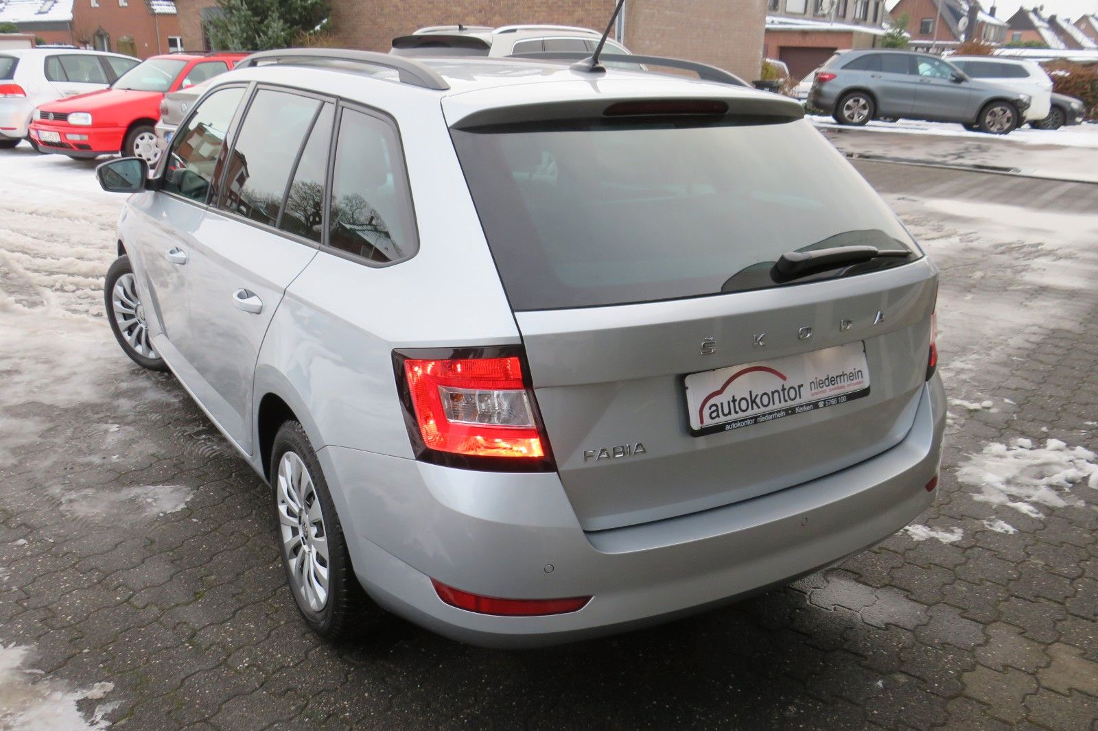 Fahrzeugabbildung SKODA Fabia Combi Ambition SITZH. GJ GRA PDC APP 1.H