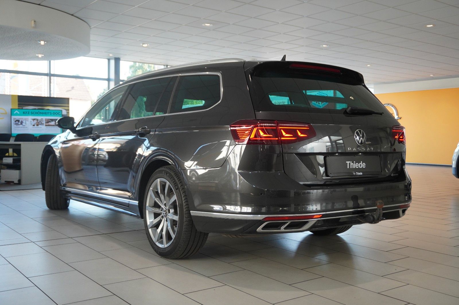 Fahrzeugabbildung Volkswagen Passat Vari. 2.0 TDI R-LINE 4M NAVI/KAMERA/AHK