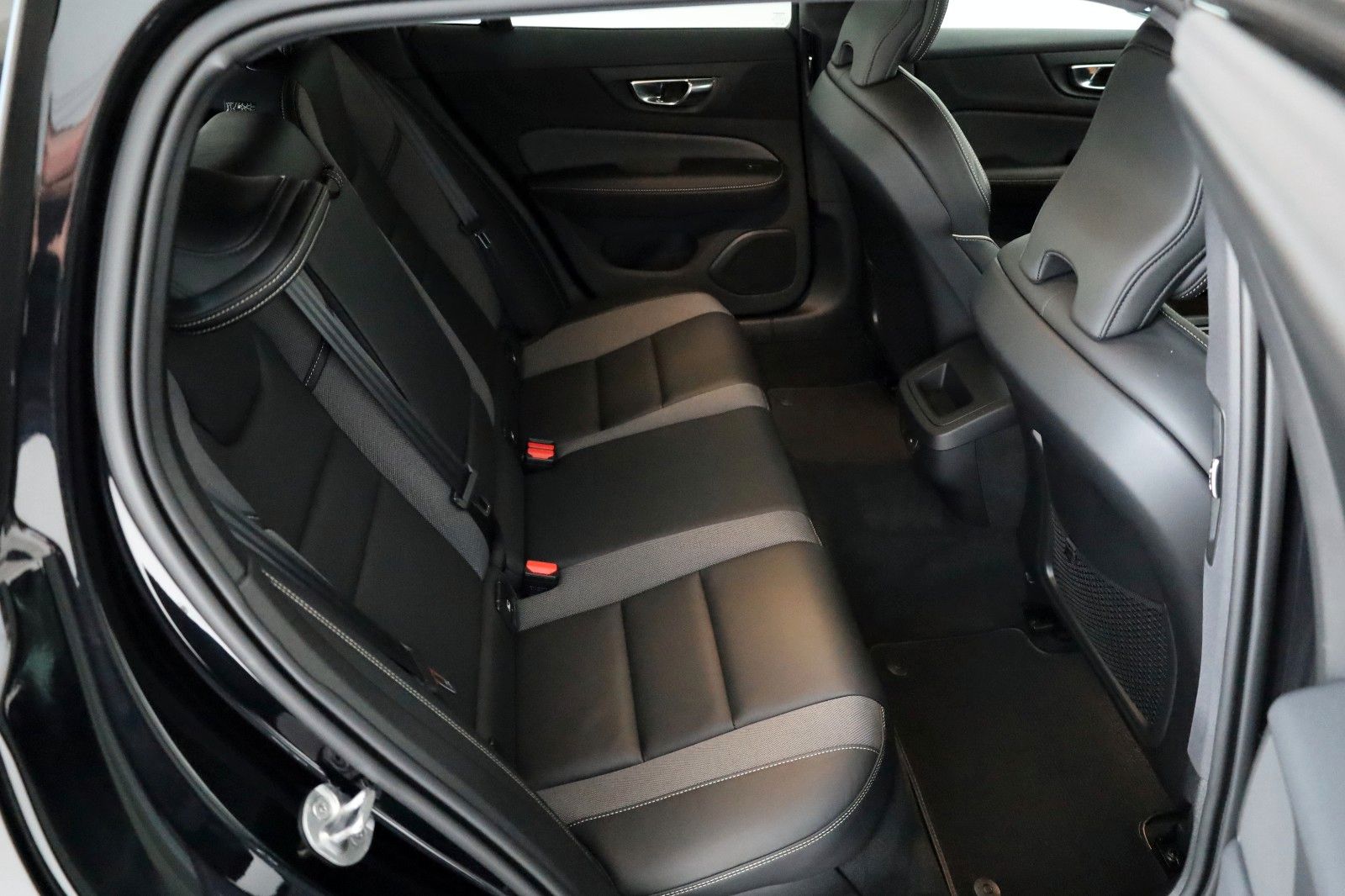 Fahrzeugabbildung Volvo V60 R Design,Leder,Sportsitz,Navi,LED,Memory,AHK