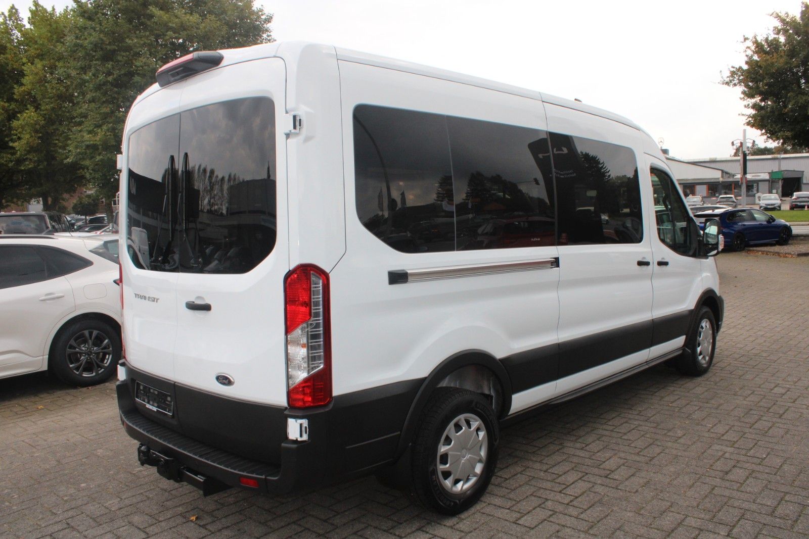 Fahrzeugabbildung Ford Transit L3 TREND 9-Sitze AHK CAM Allwetter KLIMA