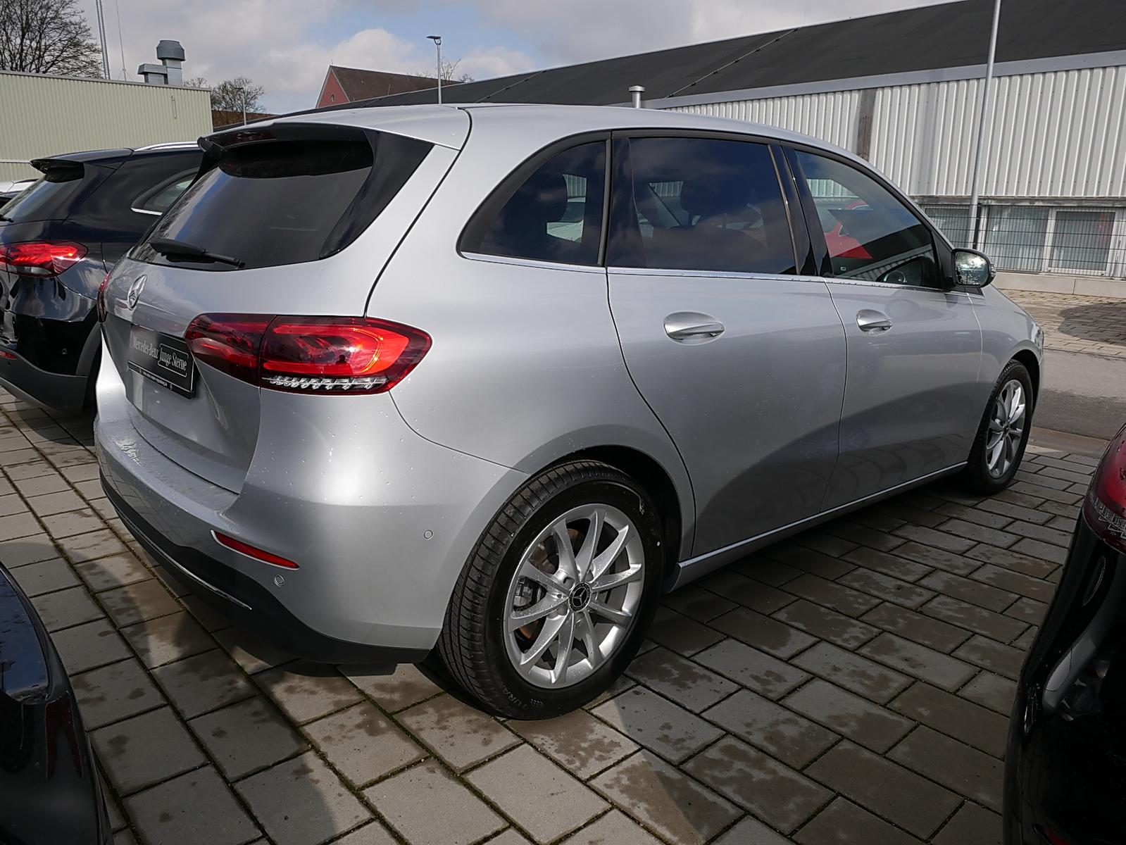 Mercedes-Benz B 220 d STYLE+DISTRONIC+LED+AHK+SHZ+KAMERA+DAB++