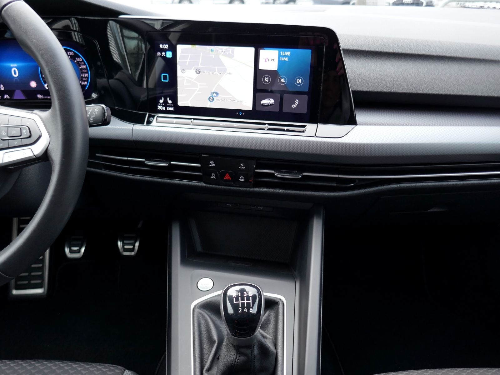 Fahrzeugabbildung Volkswagen Golf VIII Active 1.5 TSI | LED AHK RFK ACC Navi
