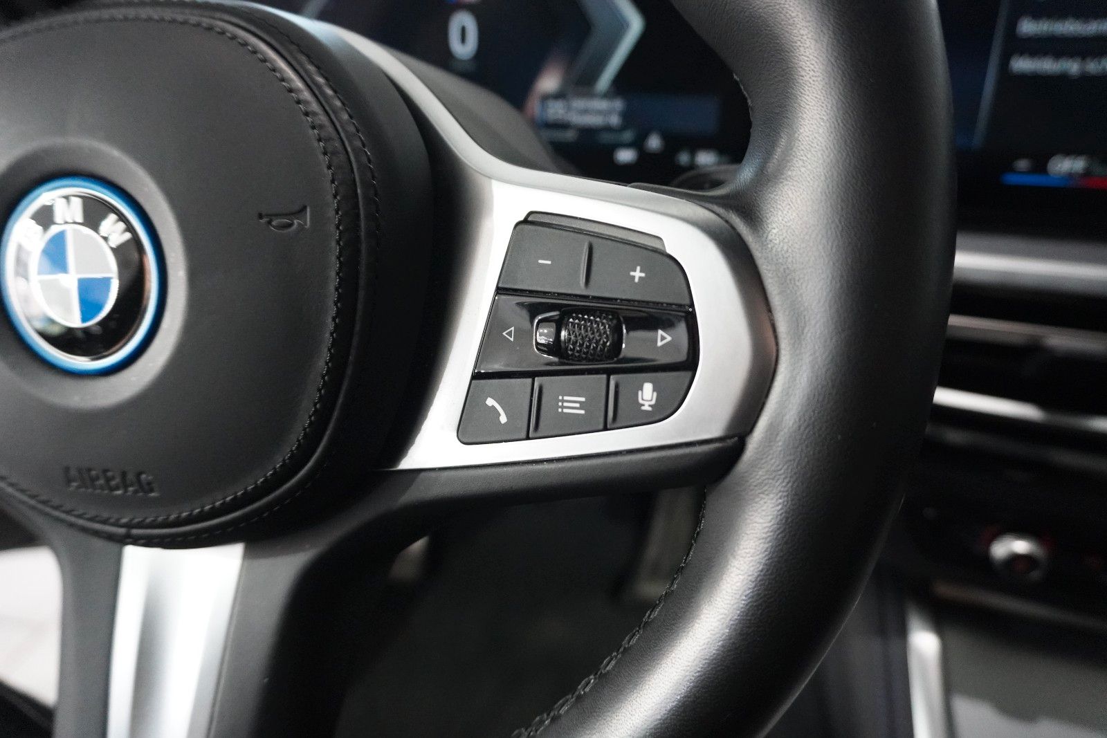 Fahrzeugabbildung BMW i4 Gran Coupe 40 eDrive M-SPORT NAVI/LED/360°/SH