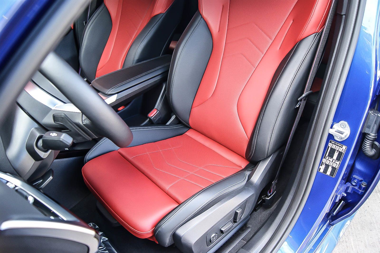 Fahrzeugabbildung BMW X2 20 i sDrive M Sport Pro IconicGlow Coral Rot