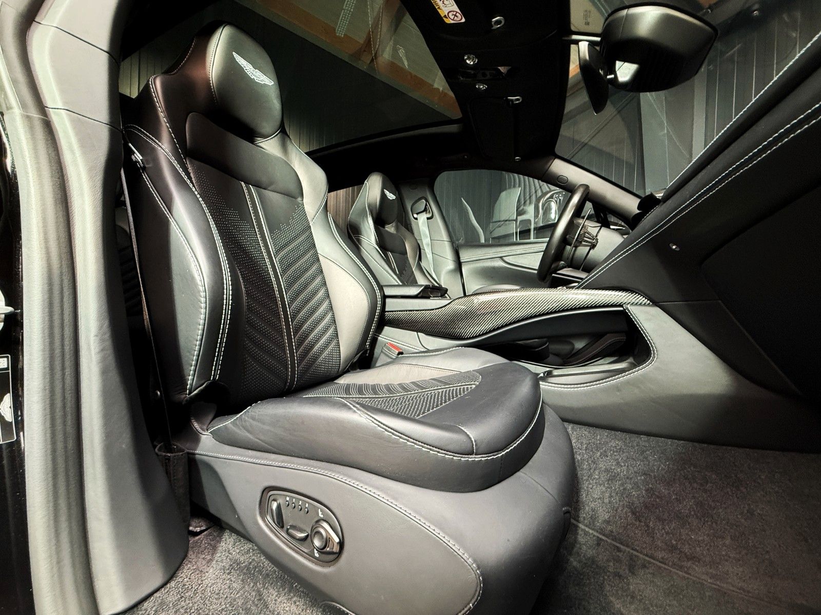 Fahrzeugabbildung Aston Martin DBX 4.0 V8 DBX707 + 2.Hand + Top Geplfegt