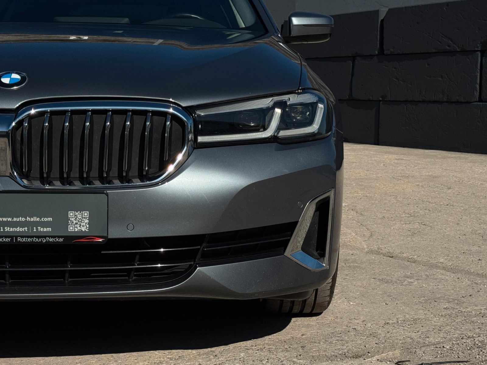 Fahrzeugabbildung BMW 520i Touring Luxury Line Pano Leder HiFi CAM AHK