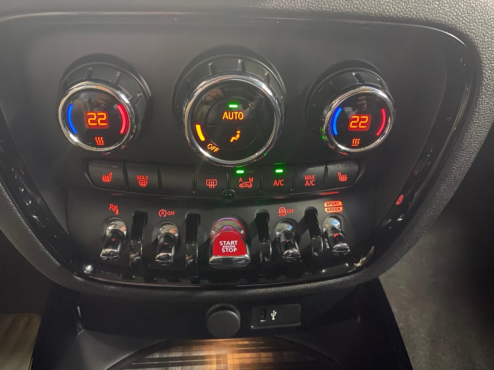 Fahrzeugabbildung MINI Cooper 1.5 12V Cooper KLIMA+NAVI+SITZHEIZ+ALU+LE