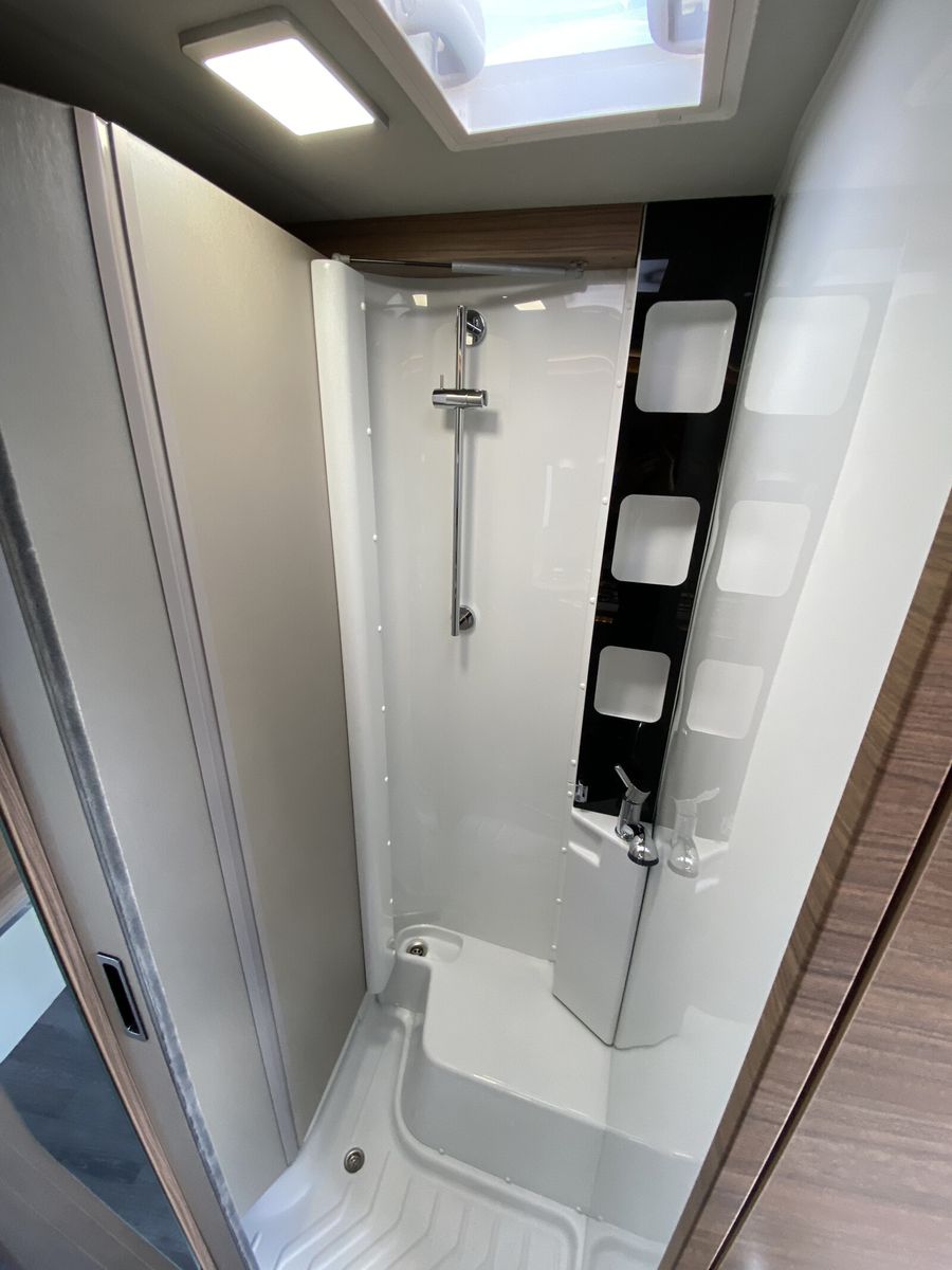 Fahrzeugabbildung Knaus Tourer Van VANSATION 500 LT Automatik, Markise