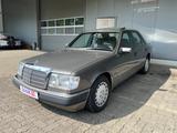 Mercedes-Benz 230E//Schiebedach// H-Kennzeichen - Mercedes-Benz 230 aus 1990