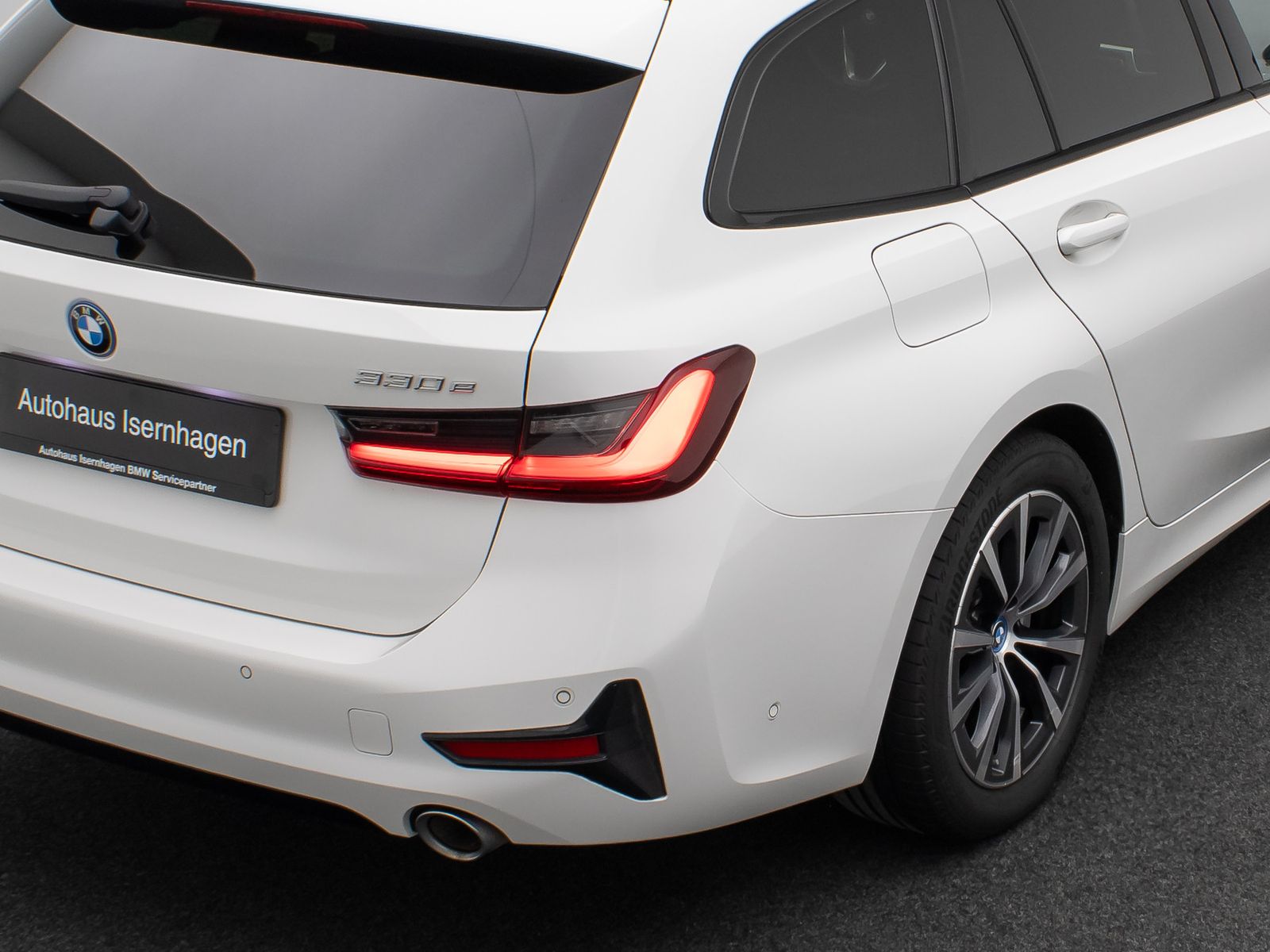 Fahrzeugabbildung BMW 330e xD Sport Line Alarm HUD DAB Panorama HiFi