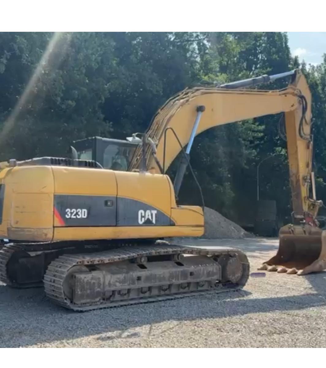 CAT 323D