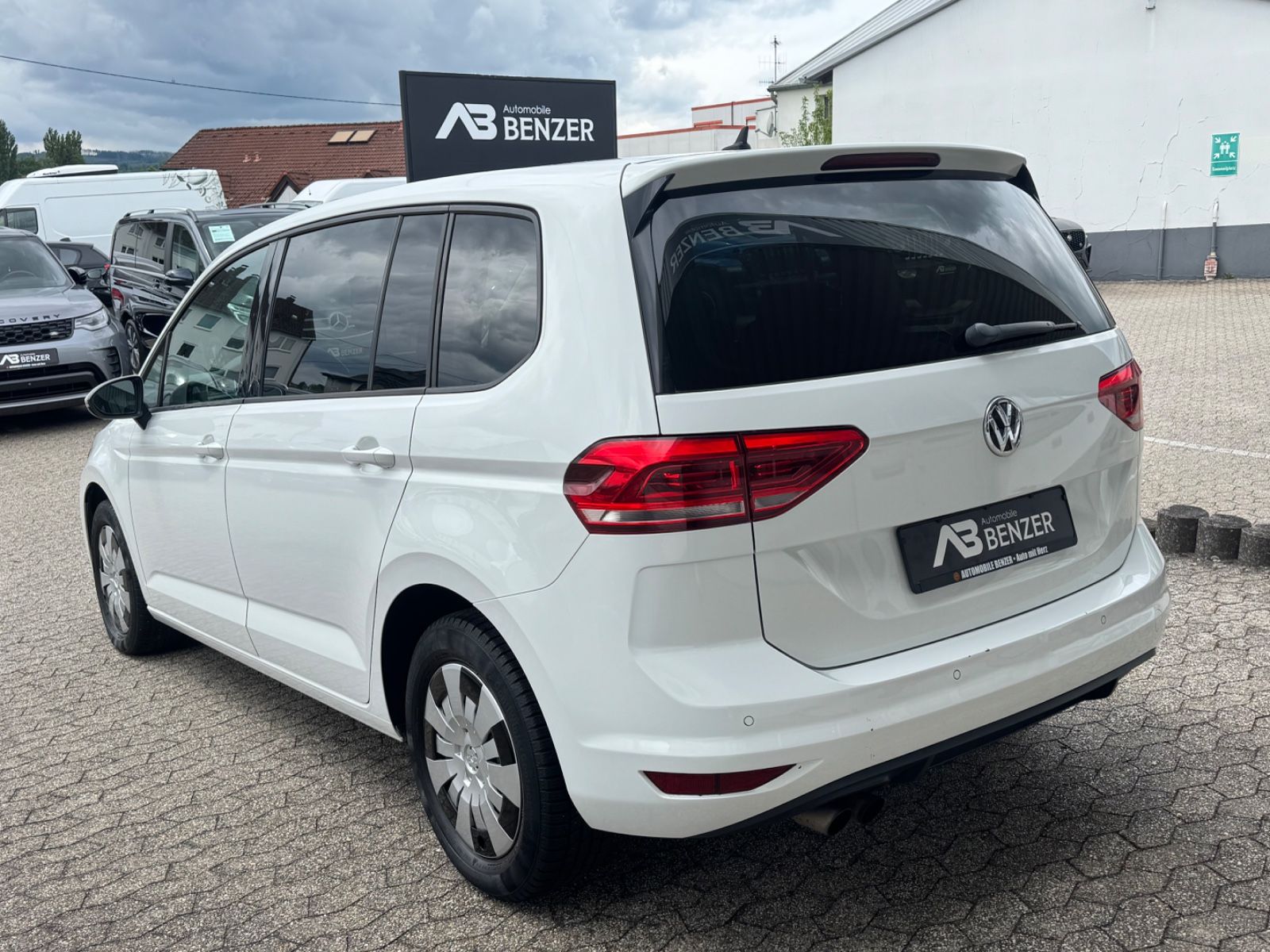 Fahrzeugabbildung Volkswagen Touran Comfortline/DSG/5-Sitzer/PDC