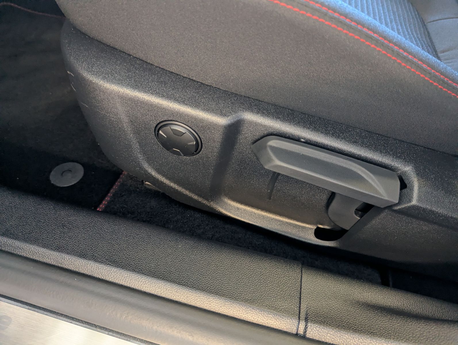 Fahrzeugabbildung Ford Focus 1.0 ST-Line X Styling Matrix B&O Pano 18"
